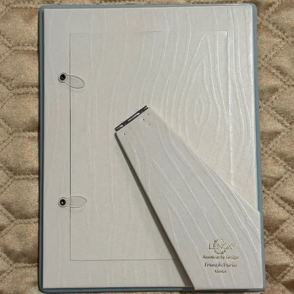 Lenox American by Design French Perle 4"x6" Table Top Picture Frame in Ice Blue - Picture 9 of 10